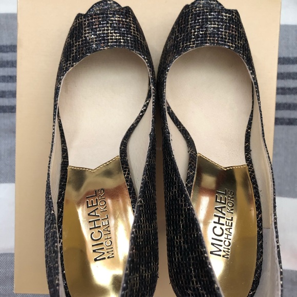 Michael Kors York Platform Cheetah Pumps - Picture 4 of 5
